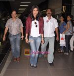 Priyanka Chopra arrives from Zurich in International Airport, Mumbai on 4th June 2011 (3).JPG